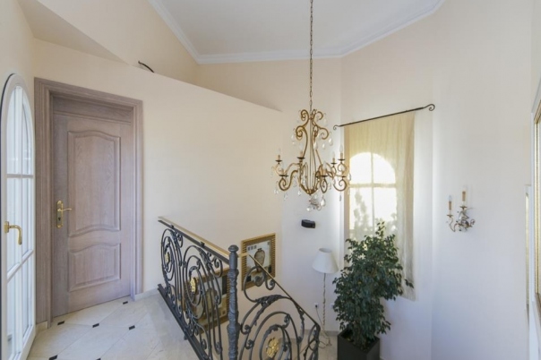 5 bed villa in Denia