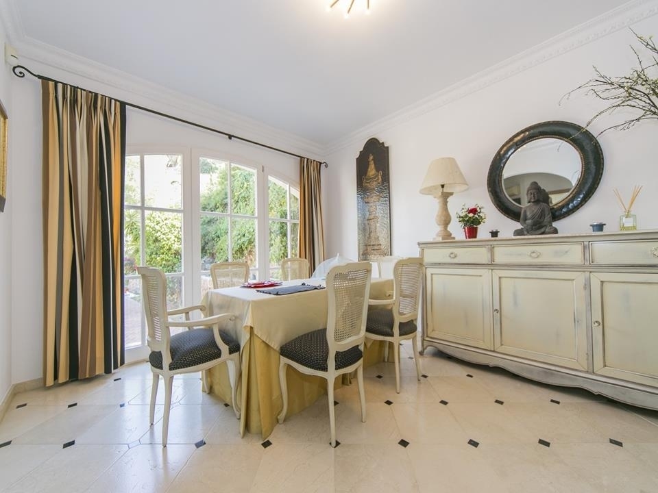 5 bed villa in Denia