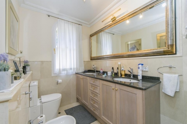 5 bed villa in Denia