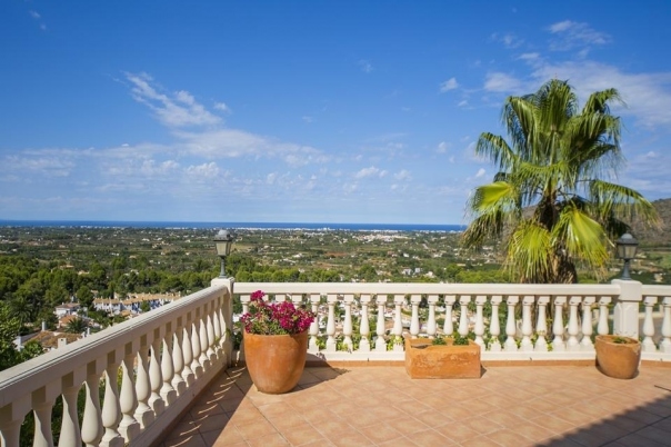 5 bed villa in Denia