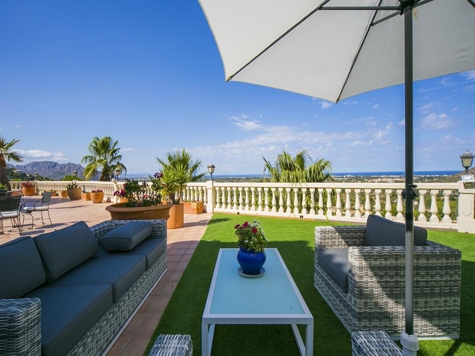 5 bed villa in Denia