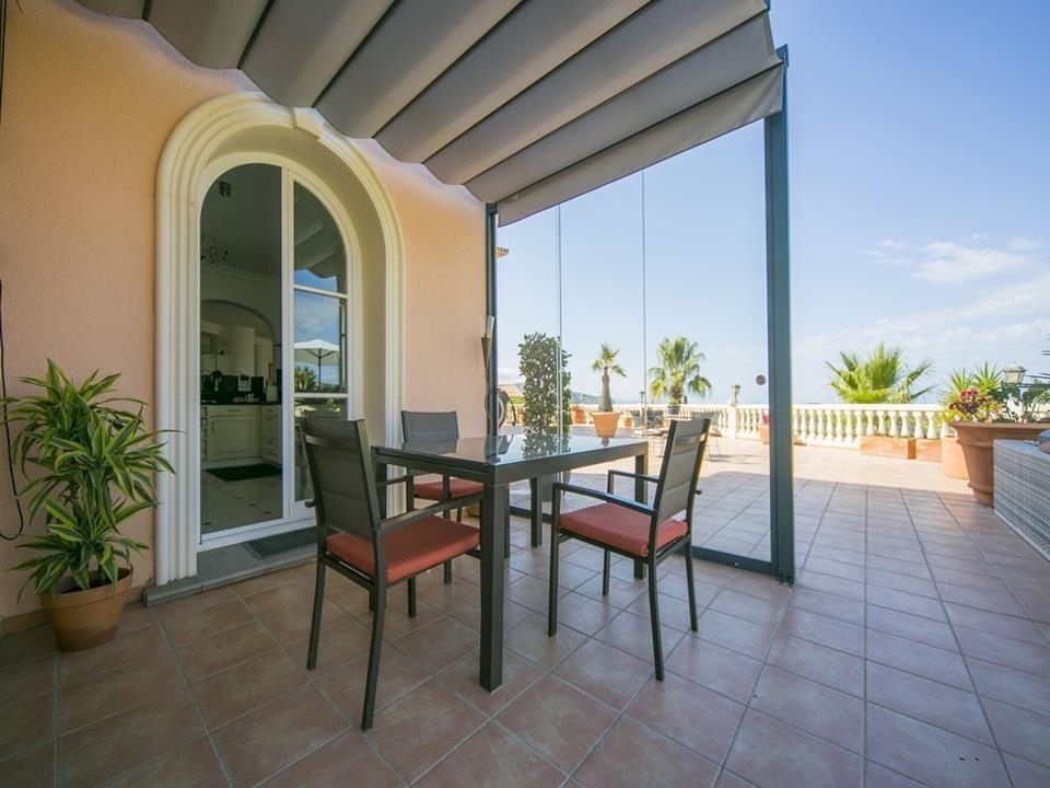 5 bed villa in Denia