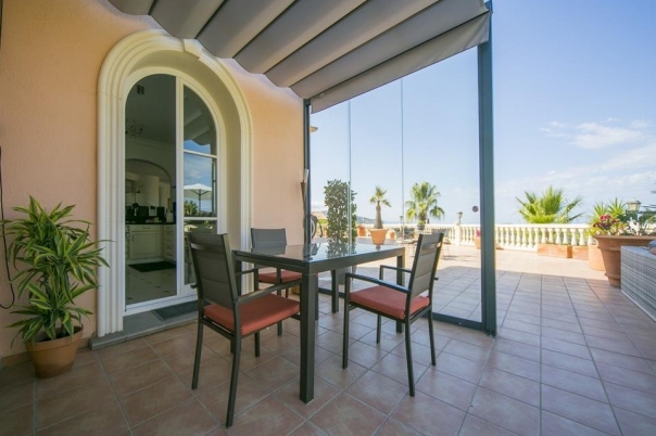 5 bed villa in Denia