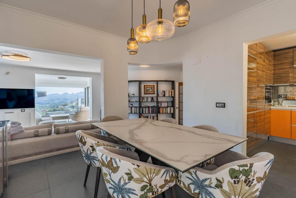 5 bed villa in Altea