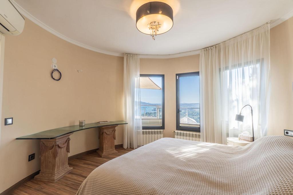 5 bed villa in Altea