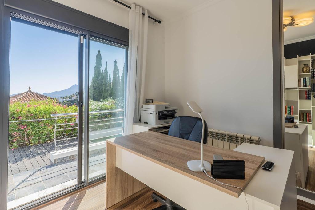5 bed villa in Altea