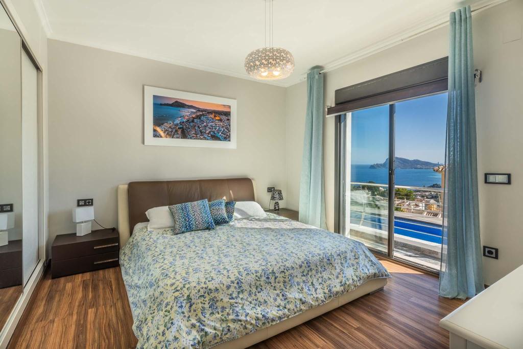 5 bed villa in Altea