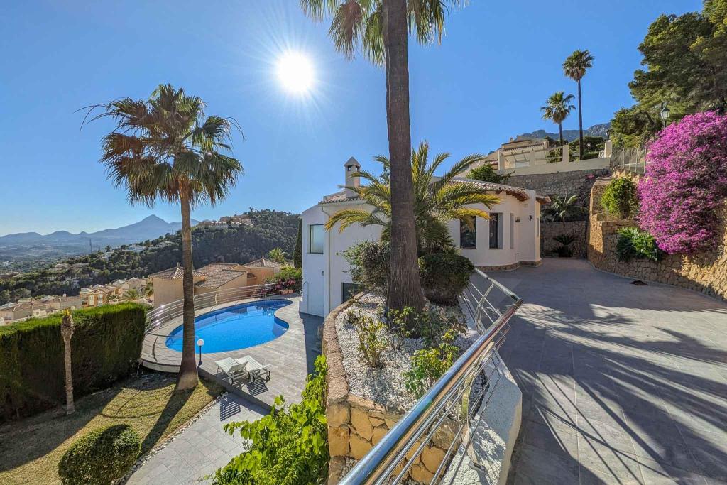 5 bed villa in Altea