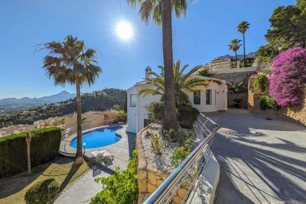 5 bed villa in Altea