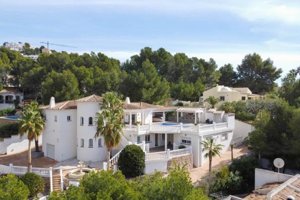 4 bed villa in Altea