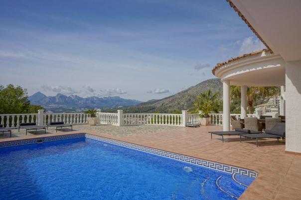 4 bed villa in Altea