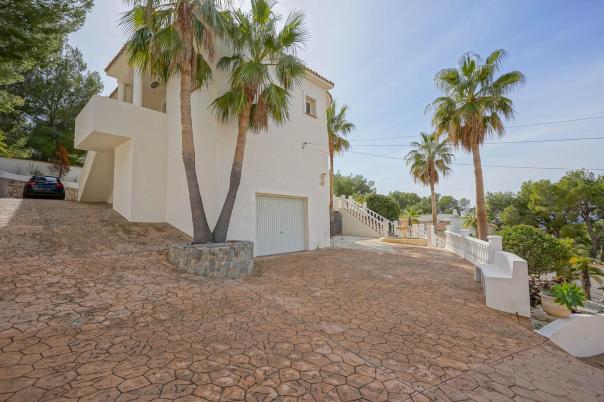 4 bed villa in Altea