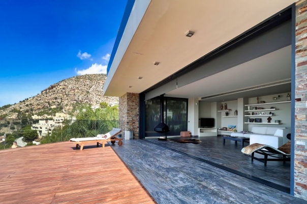 4 bed villa in Altea