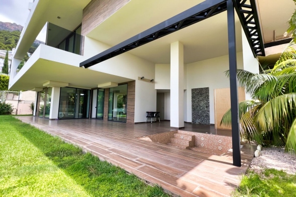 4 bed villa in Altea