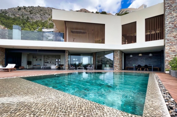 4 bed villa in Altea