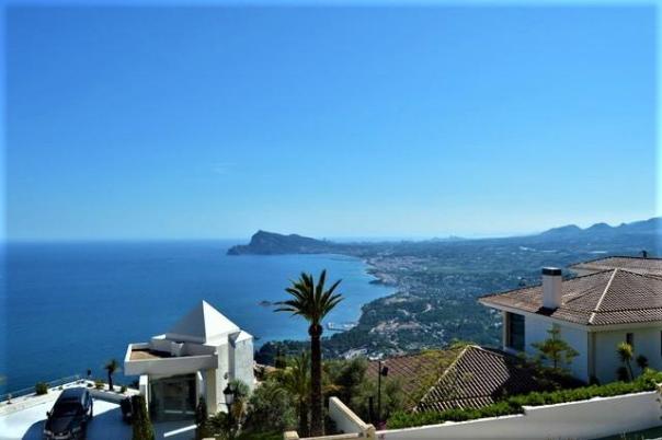 4 bed villas in Altea