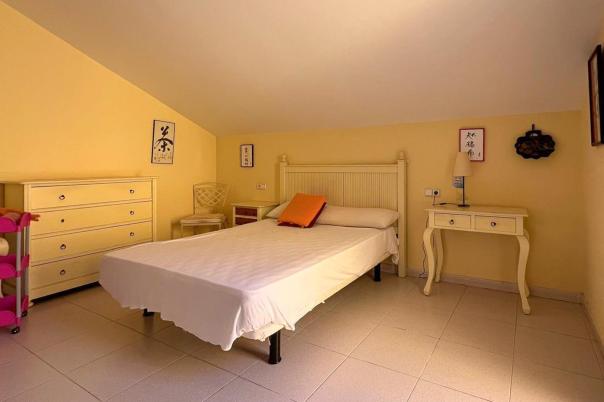 4 bed apartment in Denia