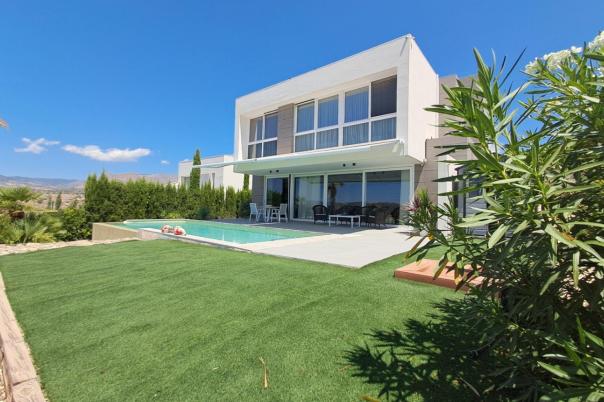 3 bed villa in Finestrat