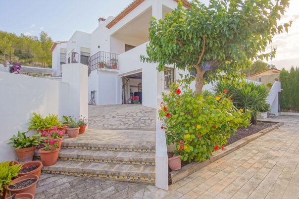 6 bed villa in Denia
