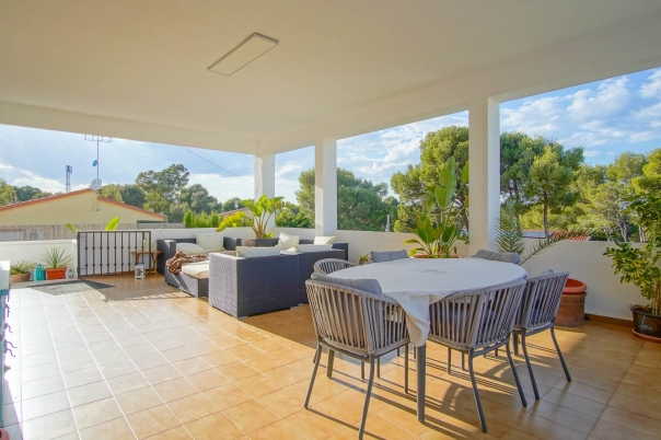 6 bed villa in Denia