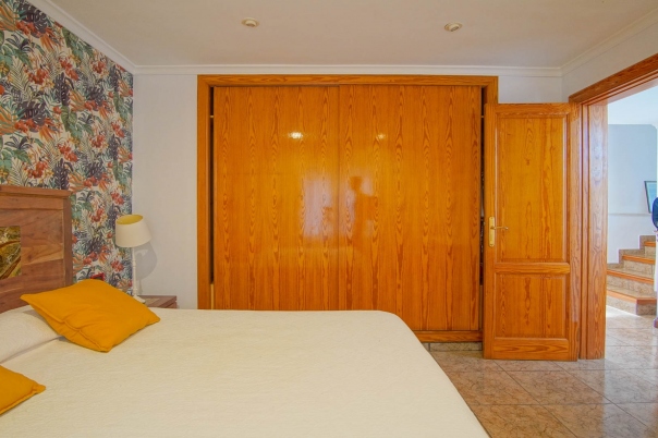 6 bed villa in Denia