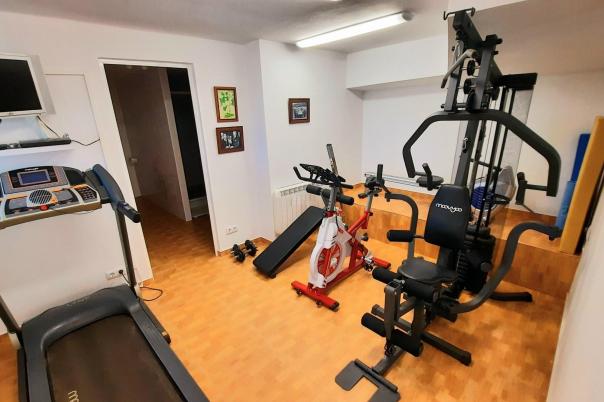 5 bed villa in Pedreguer