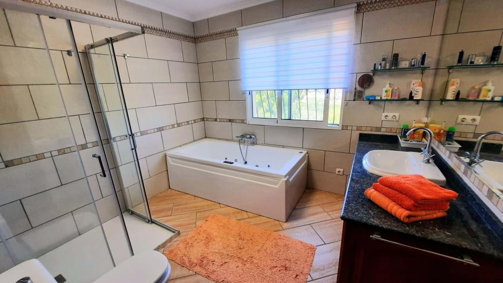5 bed villa in Pedreguer