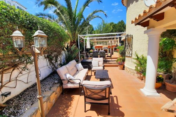 5 bed villa in Pedreguer