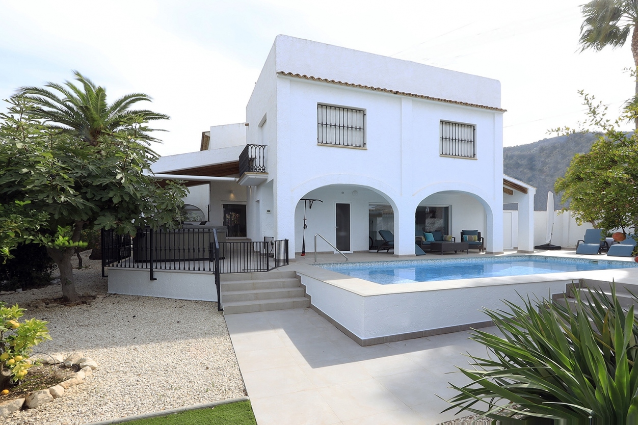6 bed villa in Albir