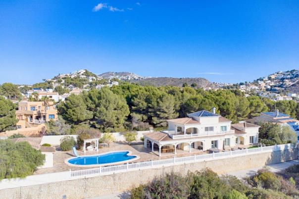 5 bed villas in Moraira