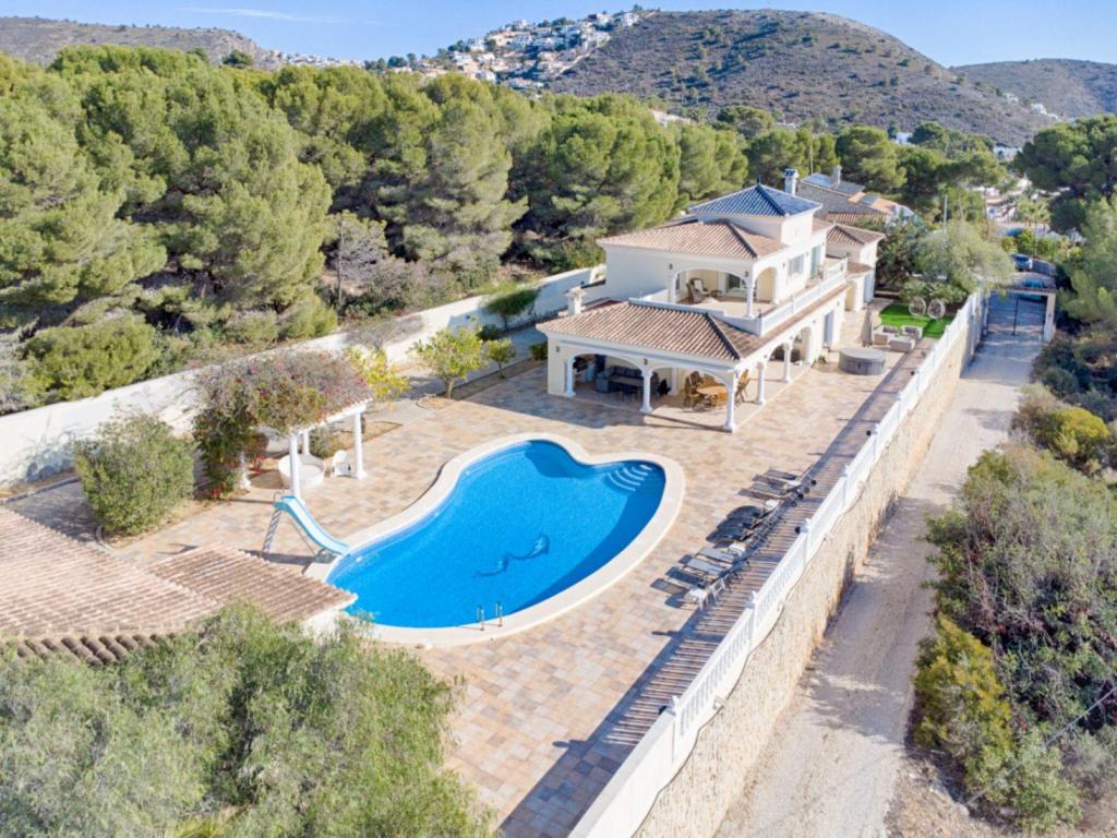 5 bed villas in Moraira