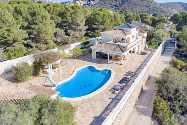 5 bed villas in Moraira