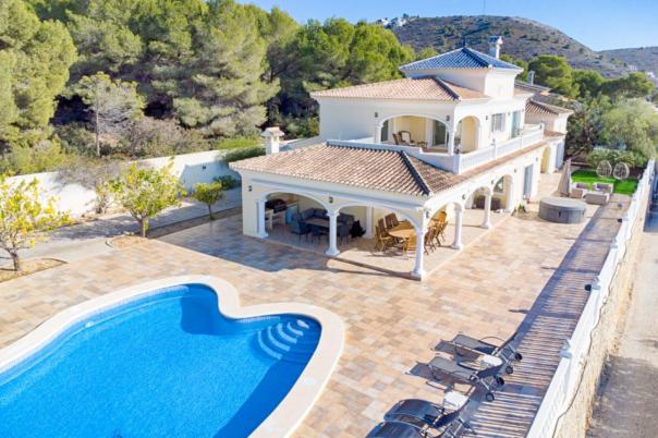5 bed villas in Moraira