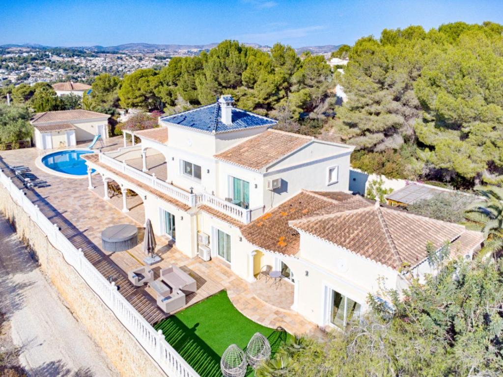 5 bed villas in Moraira