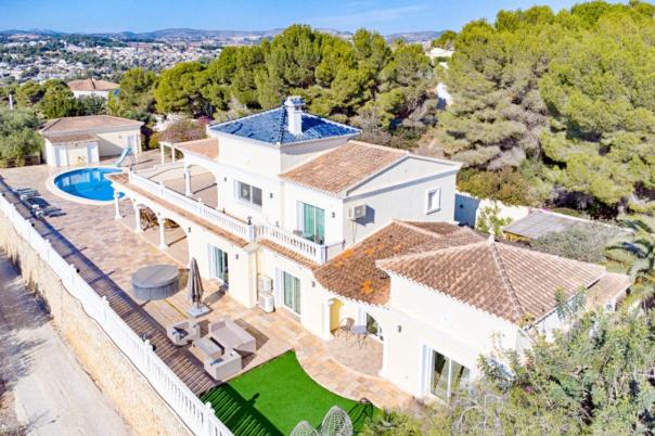 5 bed villas in Moraira