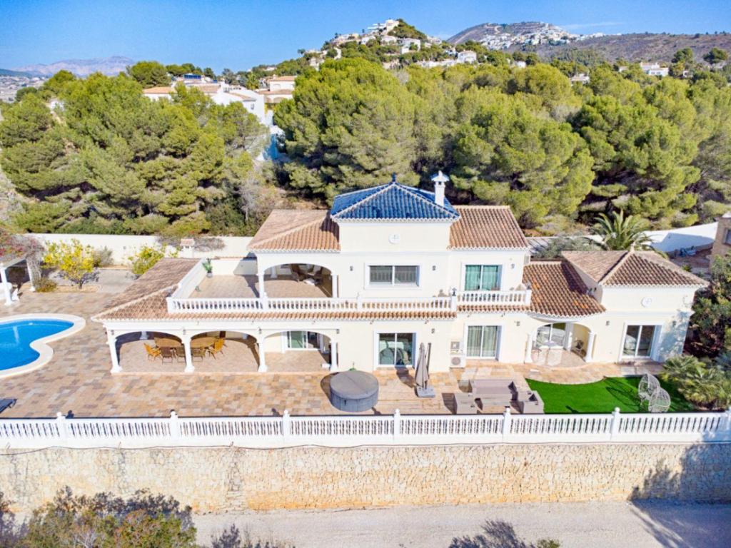 5 bed villas in Moraira
