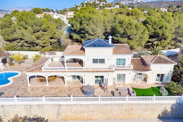 5 bed villas in Moraira