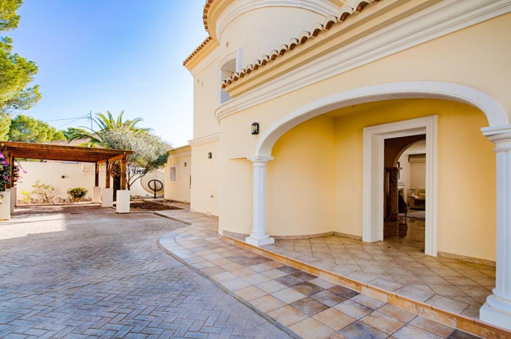 5 bed villas in Moraira