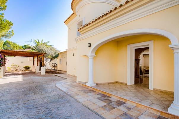 5 bed villas in Moraira