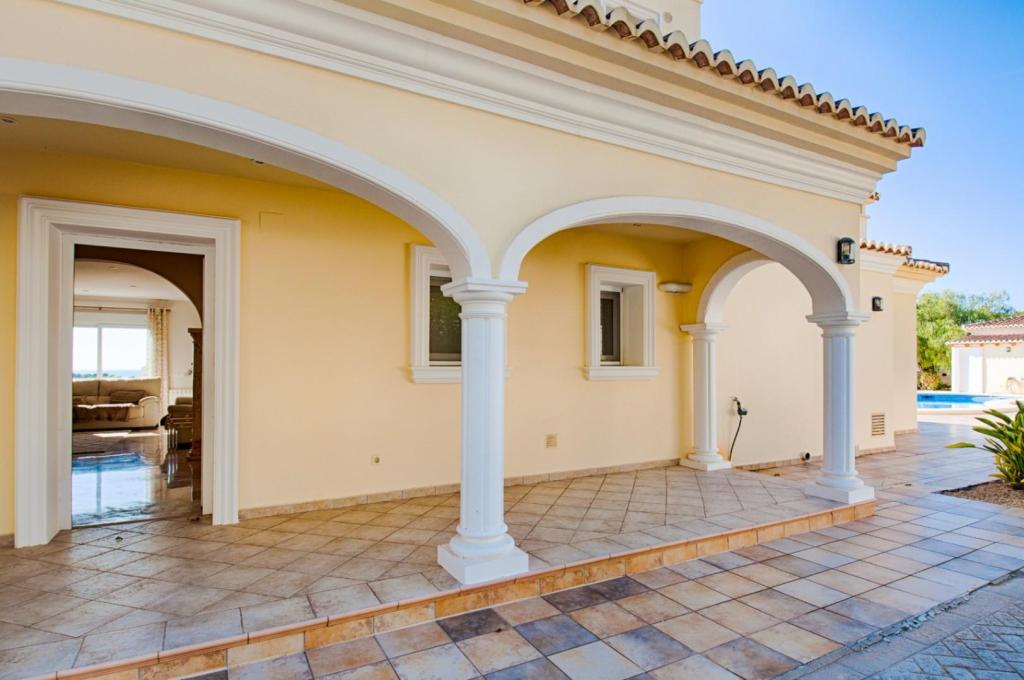 5 bed villas in Moraira