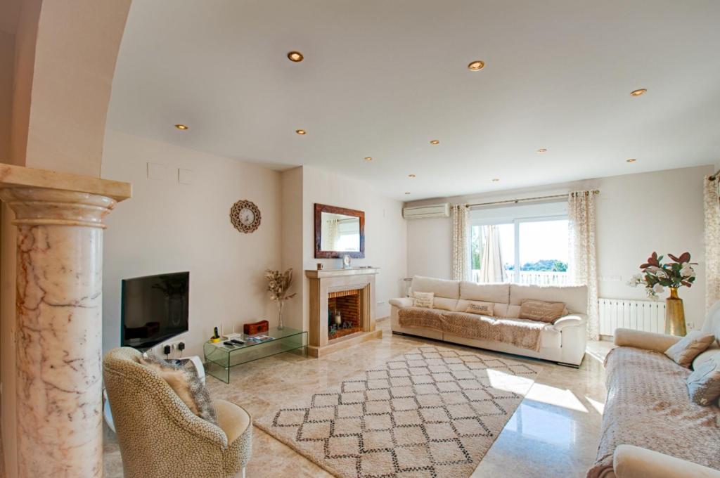 5 bed villas in Moraira