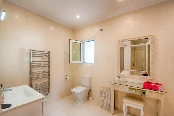 5 bed villas in Moraira