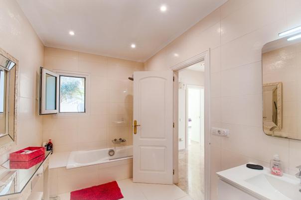 5 bed villas in Moraira
