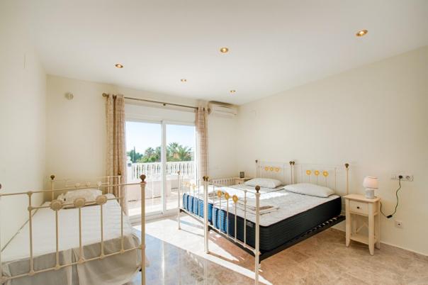 5 bed villas in Moraira