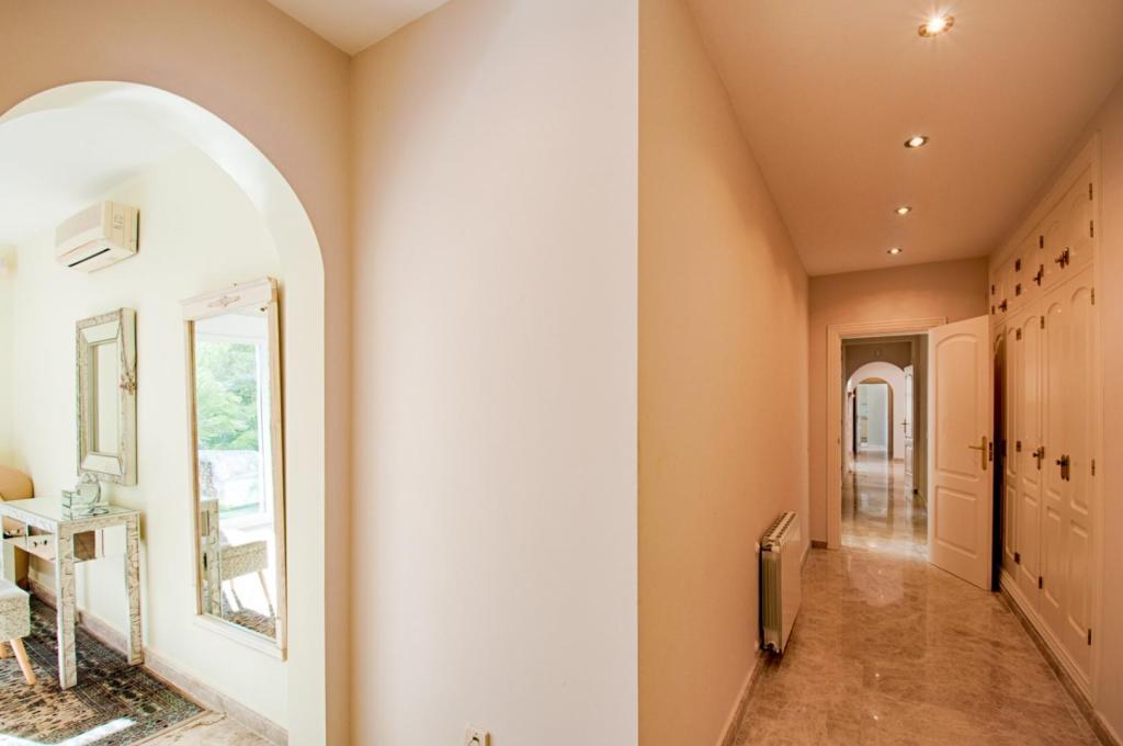 5 bed villas in Moraira