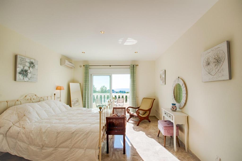 5 bed villas in Moraira