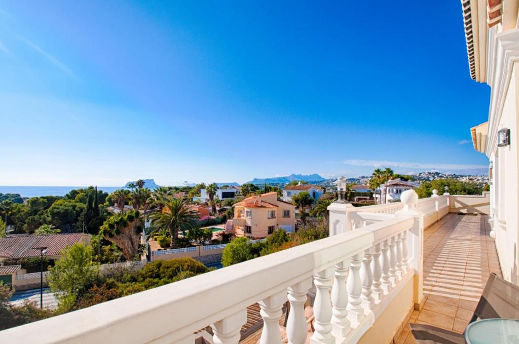 5 bed villas in Moraira
