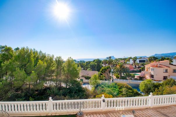 5 bed villas in Moraira