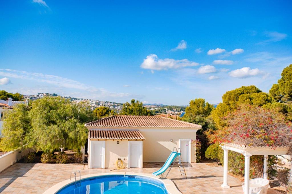 5 bed villas in Moraira