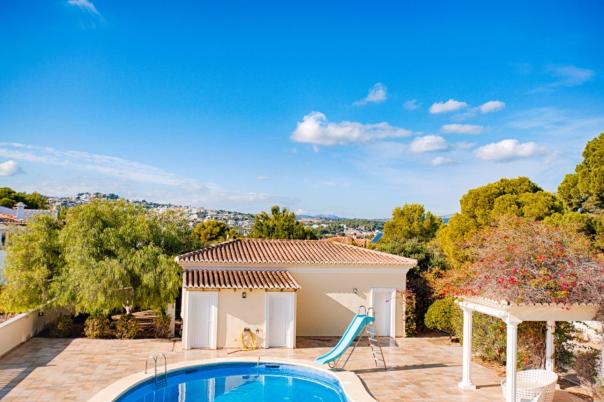 5 bed villas in Moraira